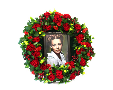 ВПР018 "Венок под фоторамку гвоздика с ягодой