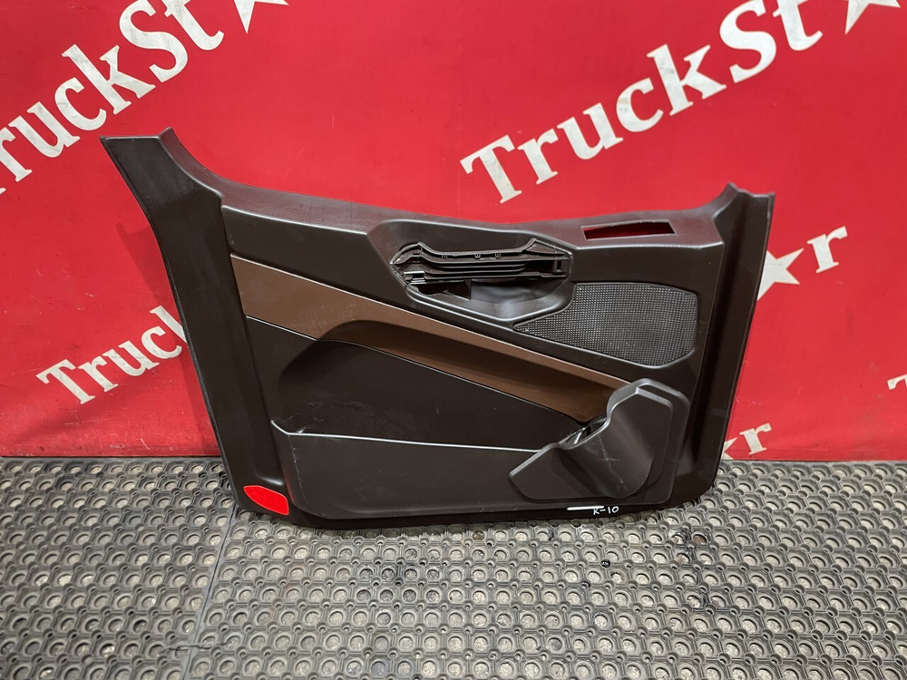 Обшивка двери левой 2023г.