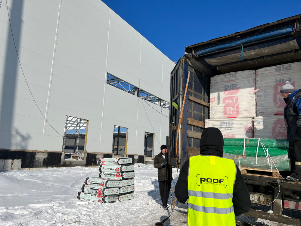 Комплексная поставка и монтаж кровли 7000м2 из ПВХ мембраны (Система ТН СМАРТ) Склад с офисно-бытовыми помещениями г. Березовский