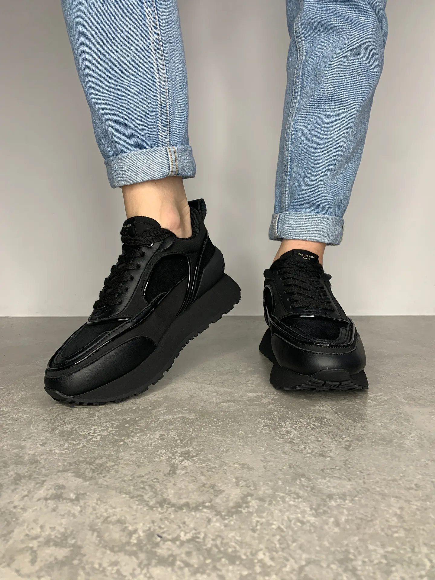 Черные кроссовки BALMAIN с замшевыми вставками шоурум