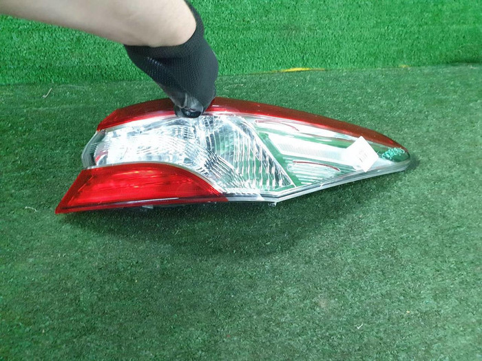 Фонарь правый внеш Toyota Camry xv70 17-нв галоген