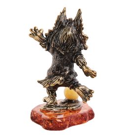 Народные промыслы AM-3209 Фигурка «Собака Футболист» (латунь, янтарь)