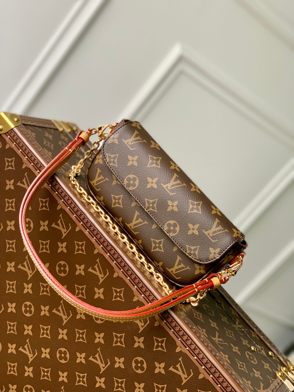 Louis Vuitton Ivy Wallet On Chain Bag