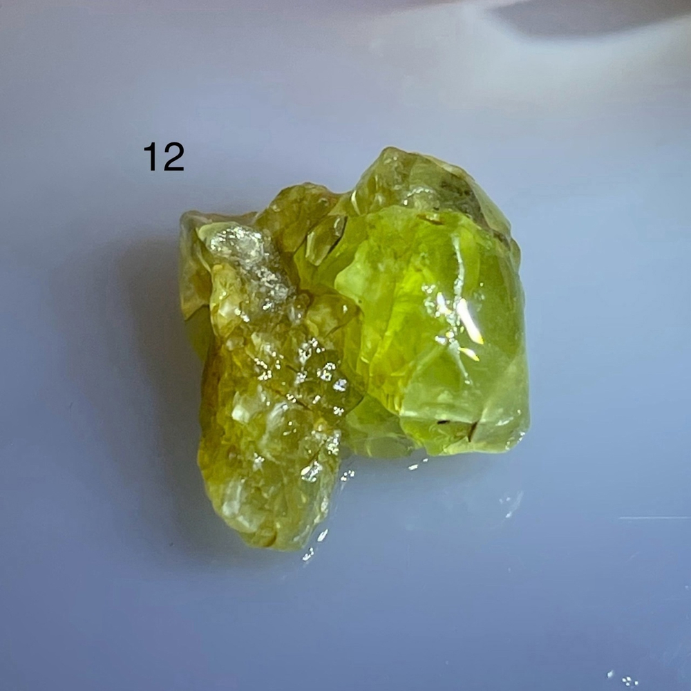 47215 Хризолит необработанный кристалл 12-18мм--40