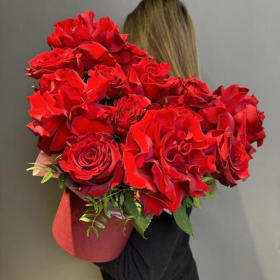 Цветы в шляпной коробке "Сердце" (французская роза, роза Эквадор Премиум)