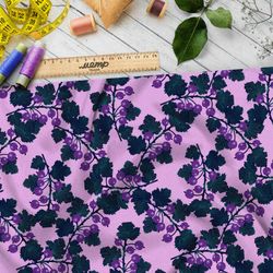 Ткань шифон затемнённая смородина на розовом фоне