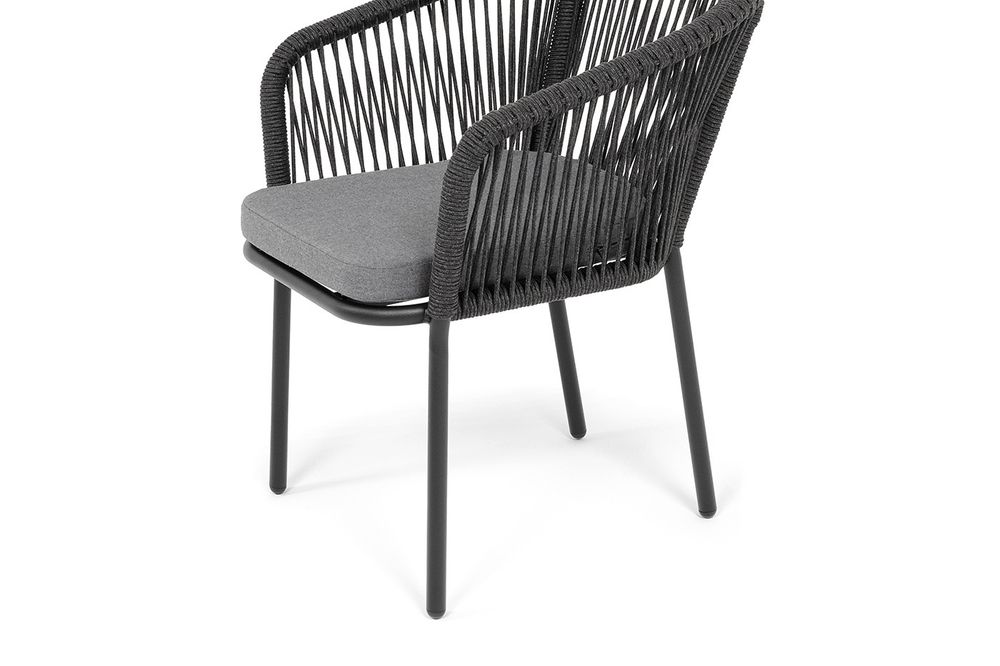 "Марсель" стул плетеный из роупа, каркас алюминий черный муар, роуп темно-серый круглый, ткань темно-серая 027