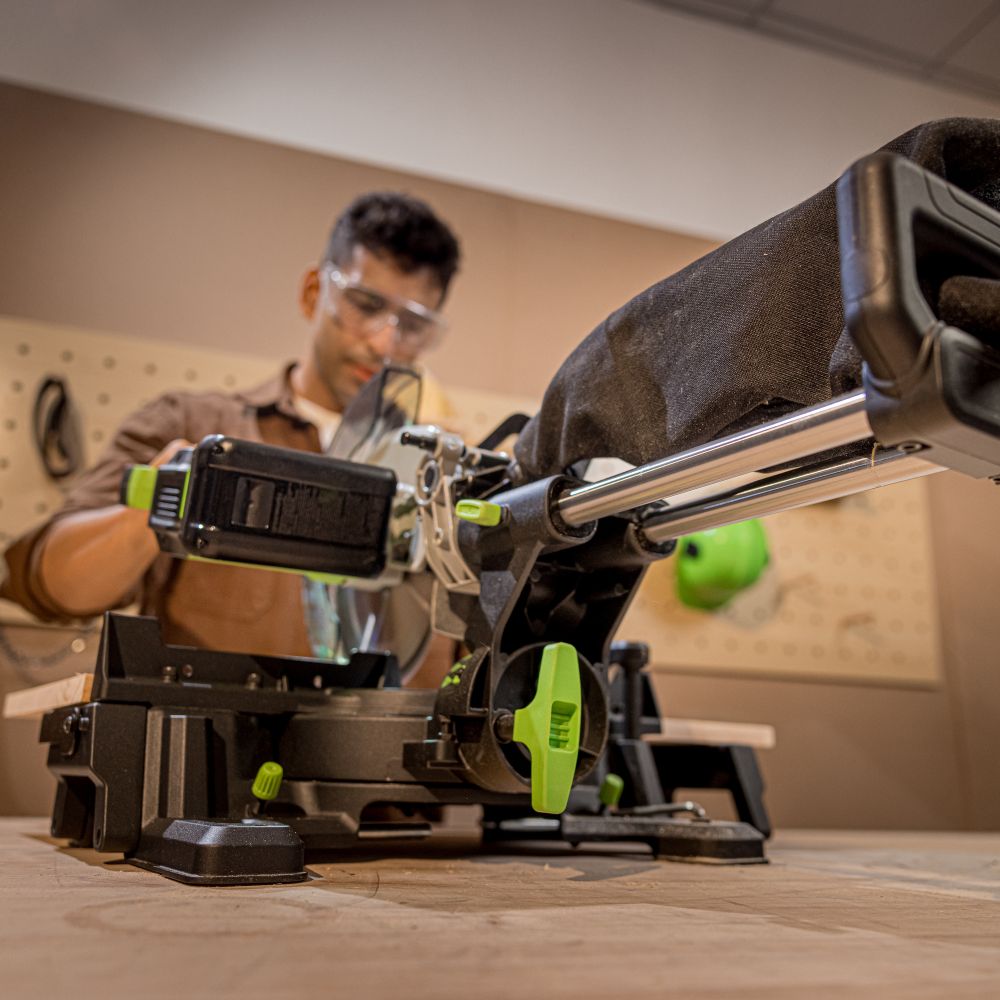 Торцовочная пила Greenworks GD24MS216, 24V, бесщеточная, 4800 об/мин, 216x30мм, рез 65х310мм, с протяжкой, без АКБ и ЗУ (1501707)