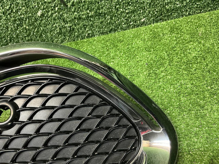 Решетка бампера LH Mercedes S Z223 (20-нв) Maybach