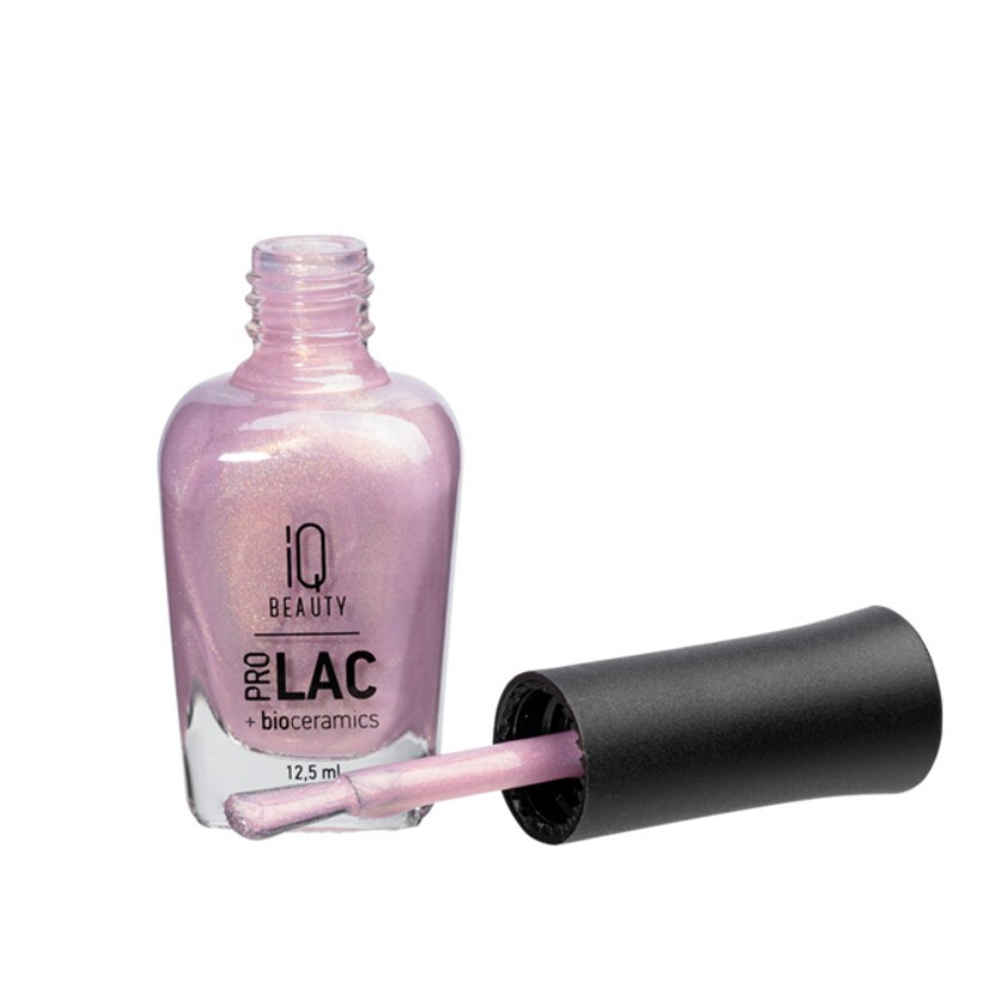 розовый с блестками лак