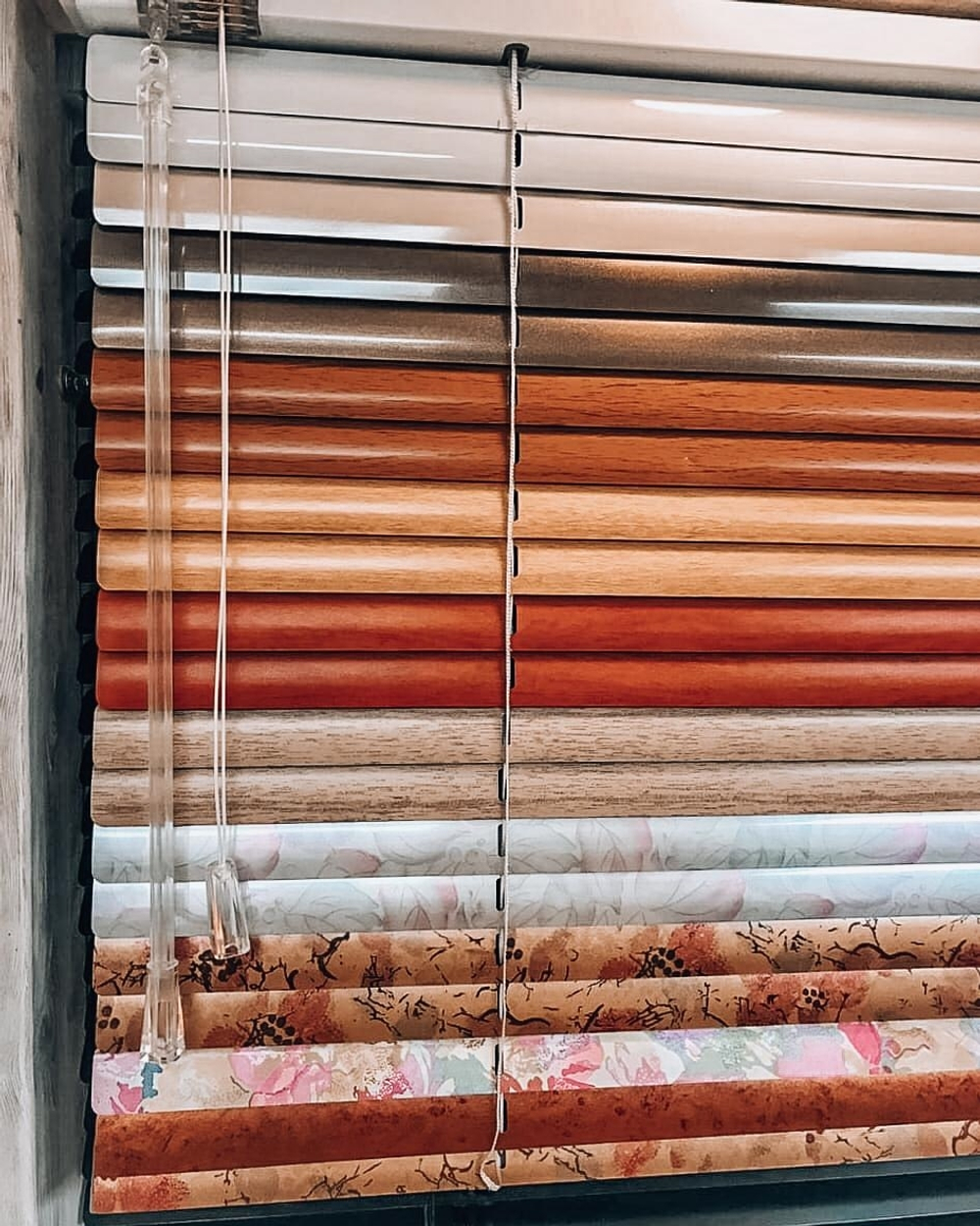 Классические навесные жалюзи из алюминия