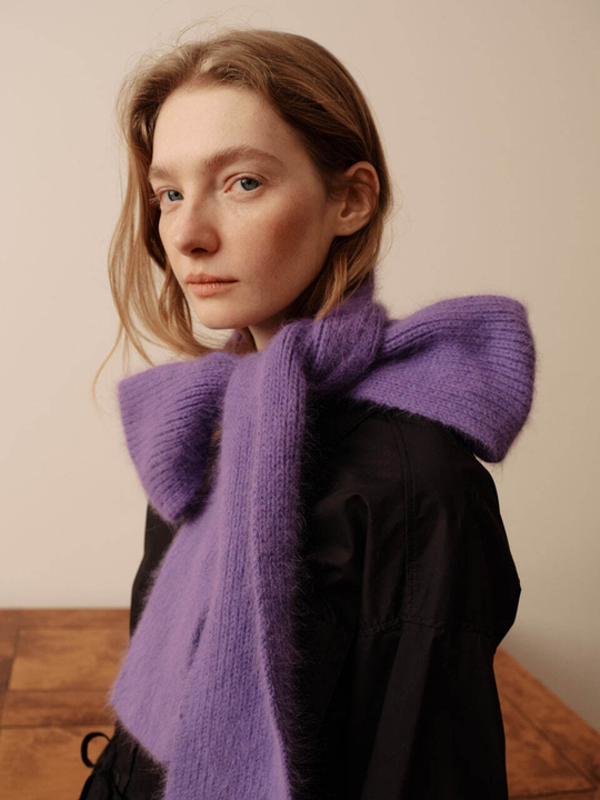 Шарф из ангоры фиолетового цвета
