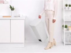 Brabantia - Контейнер для мусора StepUp 40л Светло-серый / артикул   800009  / GTIN 8710755800009