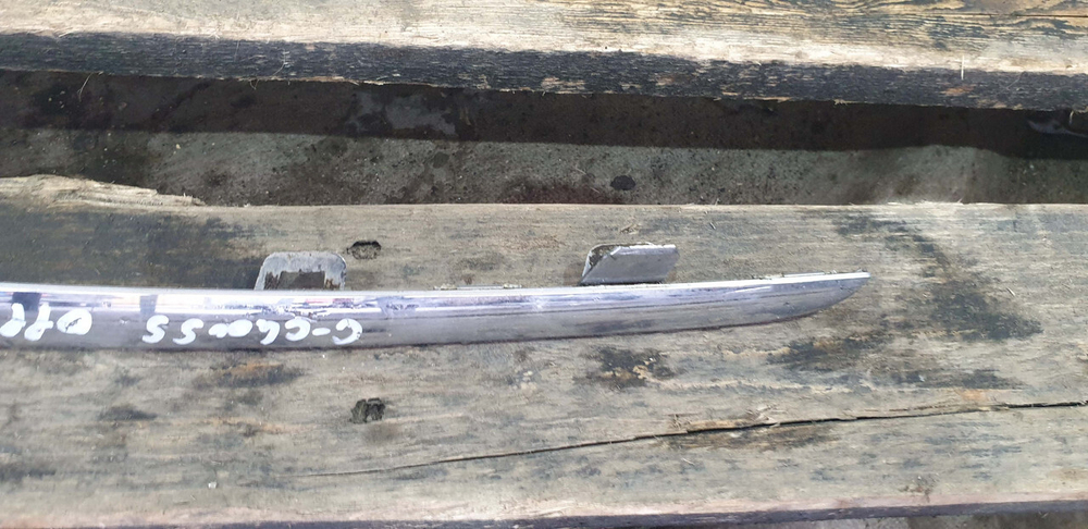 Молдинг решетки радиатора Mercedes C-Class W205 14-18 Б/У Оригинал A2058880173