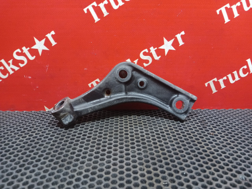 Кронштейн бампера левый 2017г