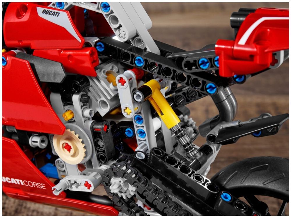 Конструктор LEGO Technic 42107 Ducati Panigale V4 R