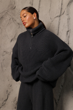 Свитер на молнии