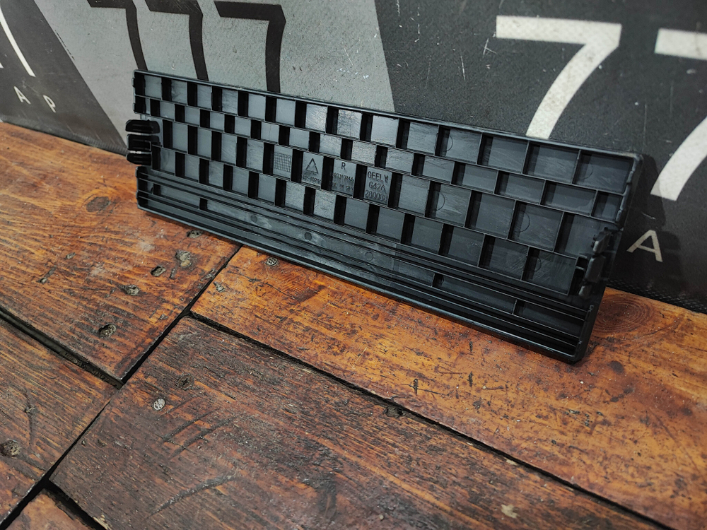 Обшивка багажника правая Geely Boyue Cool 23-нв Б/У Оригинал 8893310944