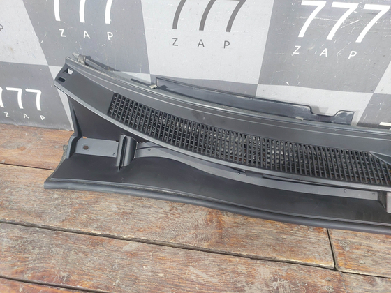 Решетка стеклоочистителей Toyota RAV4 IV (XA40) 12-19 Б/У Оригинал 5570842180