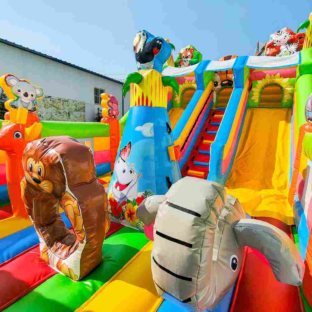 Коммерческий надувной батут «Звериная команда», 9х5х5 м