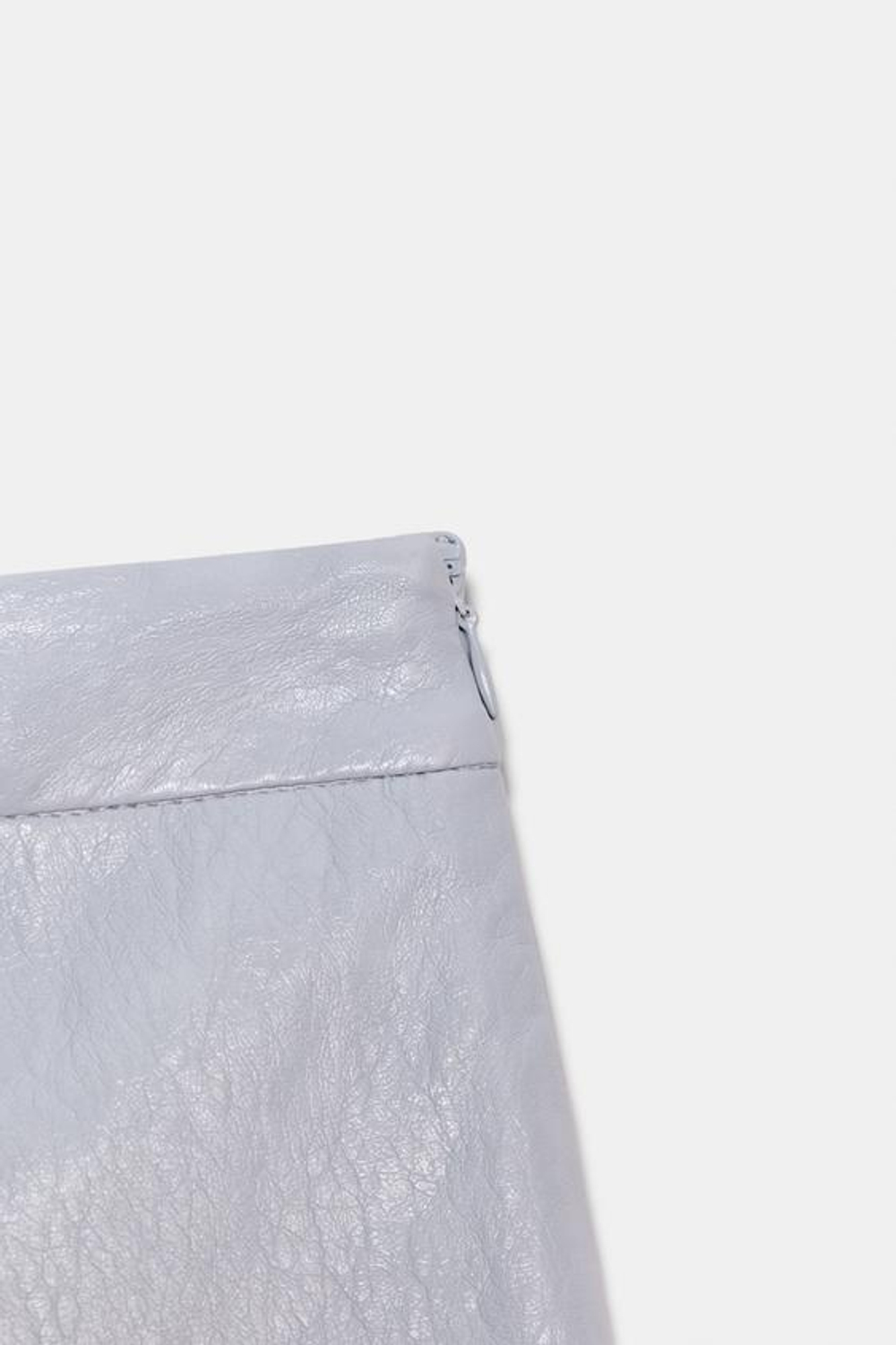 ZARA ЮБКА-ШОРТЫ ИЗ ИСКУССТВЕННОЙ КОЖИ С ЗАПÁХОМ, НЕБЕСНО-ГОЛУБОЙ