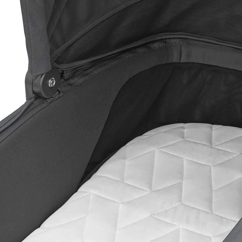 Коляска детская Maxi-Cosi Oxford Plus 3 в 1 с автокреслом CabrioFix Essential black 1978204110 PlusTwillic Graphite/Графит