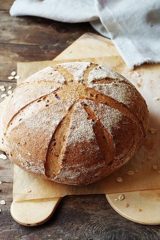 Овсяный хлеб с льняными семечками и виноградным суслом