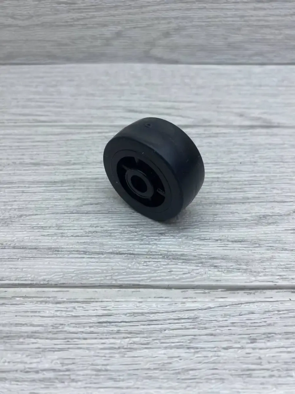 Колесо для мебели ролик для дивана д 40 мм отв 8 мм 2 шт