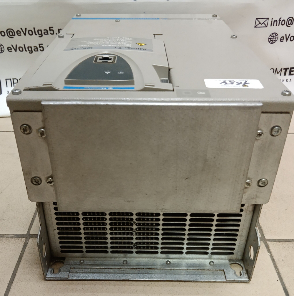 S.E. ATV71HD22N4 б/у