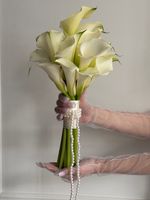 Свадебный букет из белых калл