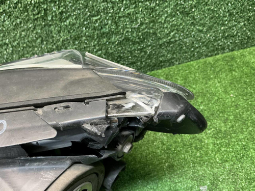 Фара правая Toyota RAV 4 CA40 (2015-2019) галоген