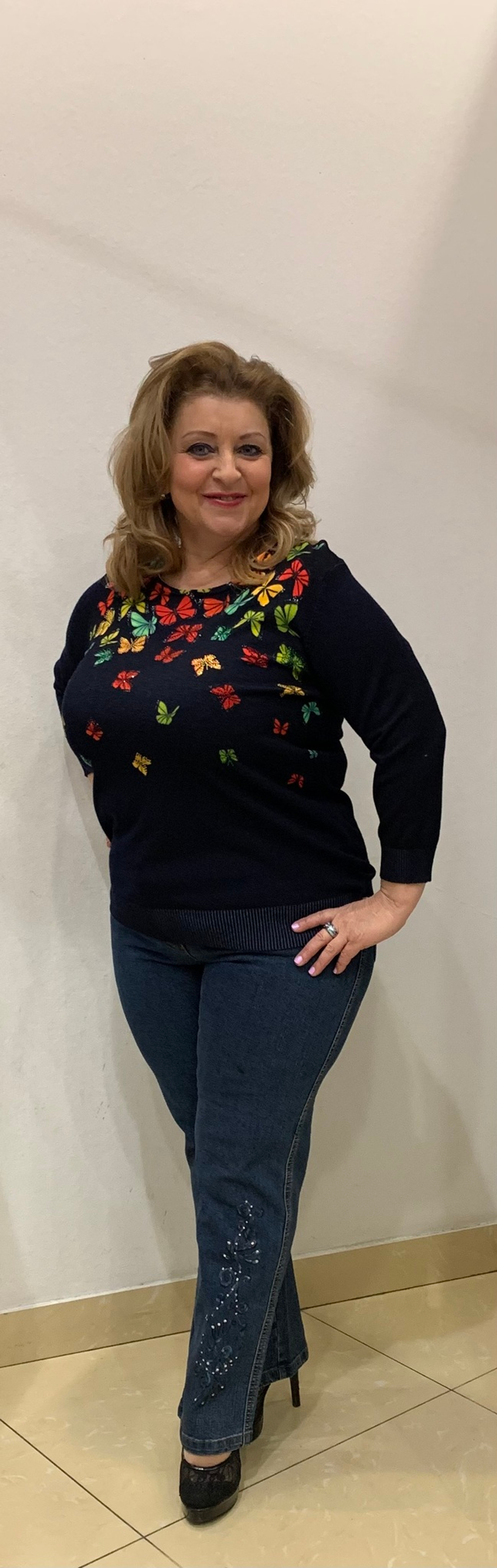 Укороченные  джинсы со стразами