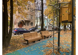 Скамья парковая на металлическом основании со спинкой