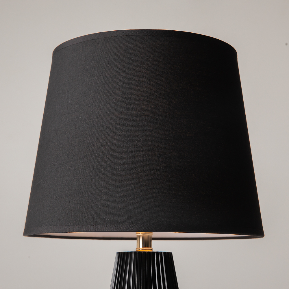 Настольный светильник Maytoni Z181-TL-01-B