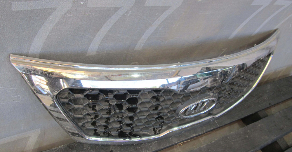 Решетка радиатора Kia Sorento 2 (XM) 09-12 Б/У Оригинал 863502p000