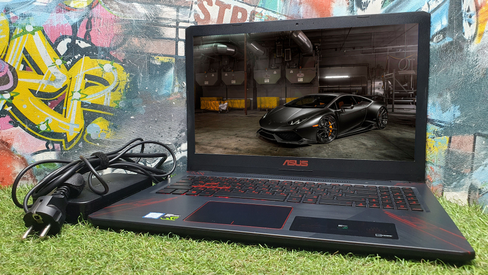 Игровой ASUS i5-8/8Gb/GTX1050 2GB/FX570U FX570UD-DM151T/Windows 10
