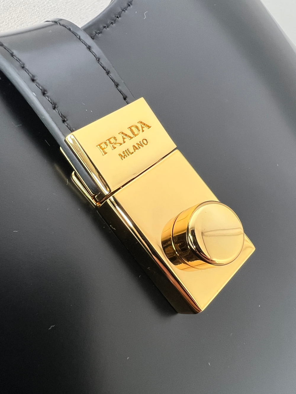 Prada Cleo 22 cm