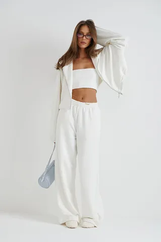 Широкие джоггеры без начеса с утяжкой кремового цвета