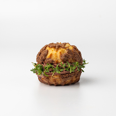 Шу с паштетом из печени цыпленка и подкопченой вишней 9 шт