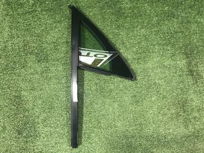 Форточка двери передняя правая VW Touareg 2 NF (2010-2018)