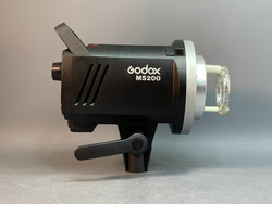 Godox MS200-F