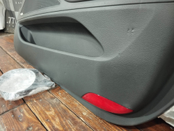 Обшивка передней правой двери Genesis G80 1 16-20 Б/У Оригинал 82306b12003rr