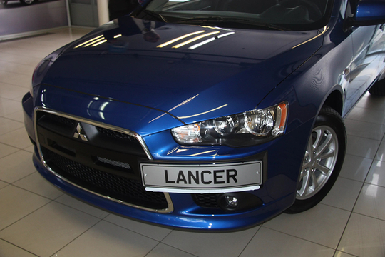 Рамка под номер на передний бампер Misrubishi Lancer X 2010-2016 (текстурный пластик)