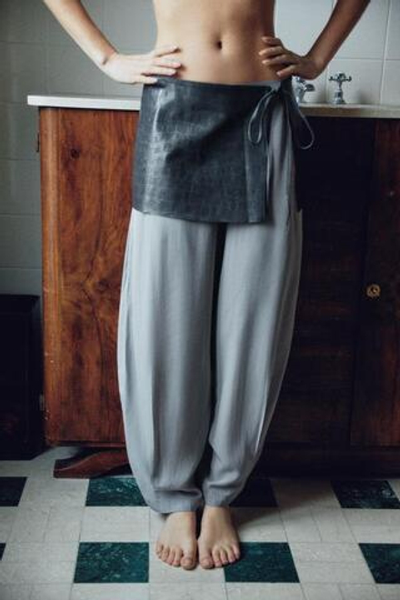 ZARA ЮБКА-РЕМЕНЬ ИЗ 100% НАТУРАЛЬНОЙ КОЖИ С ТИСНЕНИЕМ, СИНИЙ