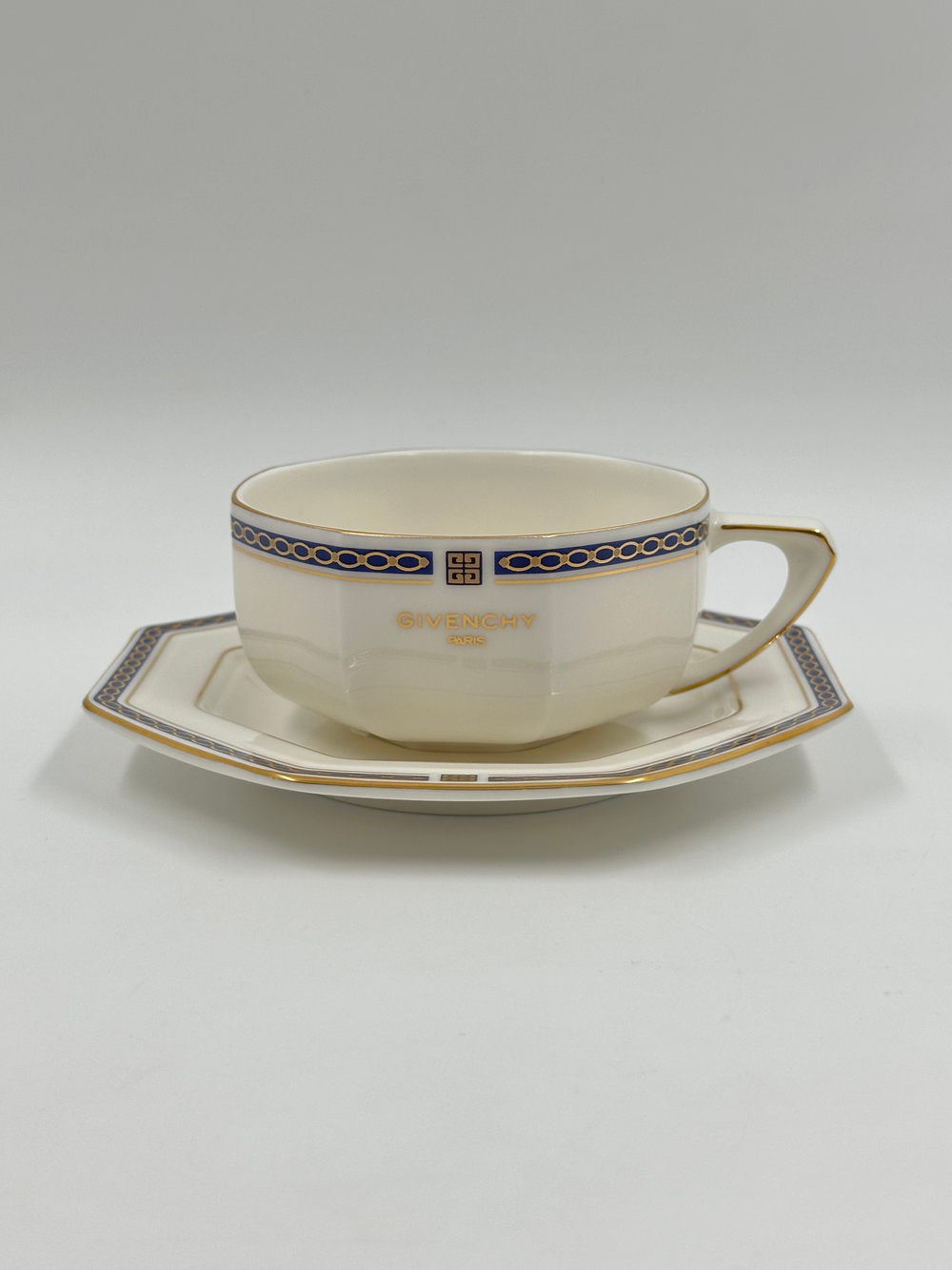 Чайная пара с тёмно-синей каймой Givenchy