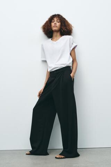 ZARA БРЮКИ С ЗАЩИПАМИ, ЧЕРНЫЙ