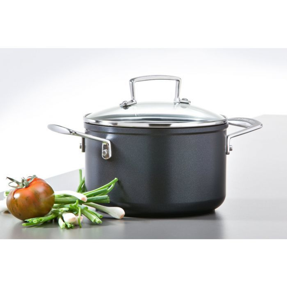 Кастрюля с крышкой 2.8л Le Creuset черная Франция детали