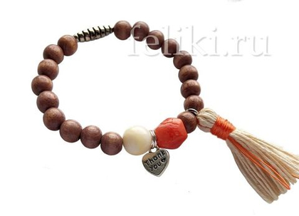 браслет из коралла и дерева с кисточкой