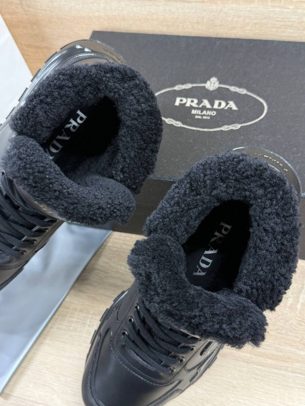 Кроссовки Prada
