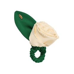 Белая резинка-роза с листиком и декором